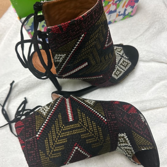 Stunning heels - Picture 3 of 4